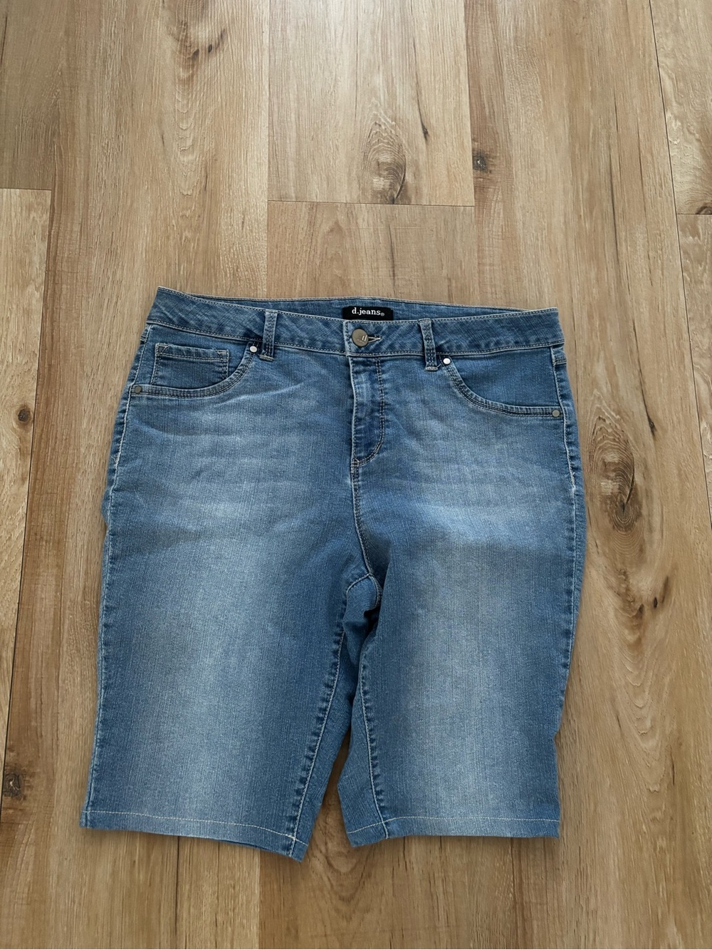 3 for $15 😍 d. jeans Light Blue Midrise Denim Bermuda Shorts